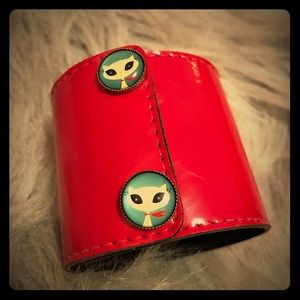 Red faux patent leather snap bracelet with white kitty cameo